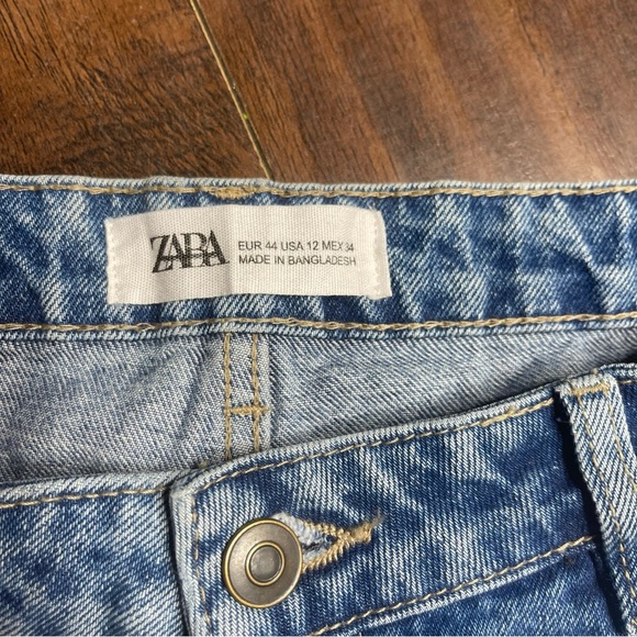 Zara Distressed Denim Jean Shorts - Picture 3 of 6